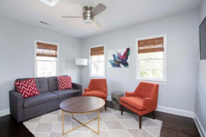 Freshly Renovated 2 Bedroom Apt 1 Block to King